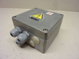 Alumínium elektromos kötődoboz, 120x120x80mm, 3db. tömszelencével, Alumínium elektromos kötődoboz, 120x120x80mm, 3db. tömszelencével,